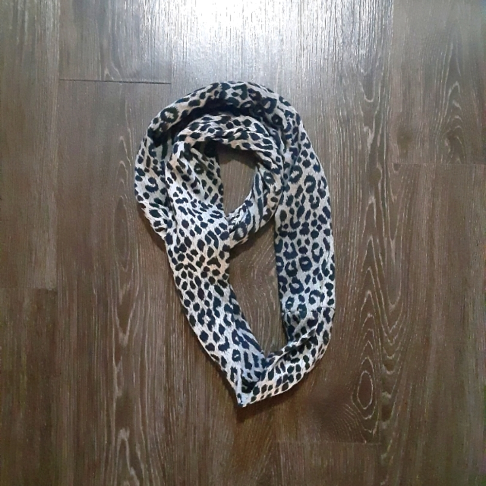 Black & Gray Leopard Print Infinity Scarf